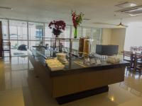 アナポリスにあるIbiza Plaza Hotelのカウンター付きレストラン