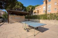 Tenis stołowy w obiekcie Appartement Cavalaire sur Mer lub pobliżu