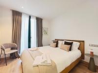 A bed or beds in a room at Stay U-nique Apartments Urquinaona II