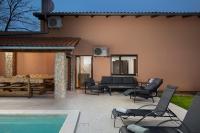 Bazén v ubytování Holiday Home Franika nebo v jeho okolí