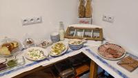 Jedlo v ubytovaní bed & breakfast alebo blízkom okolí