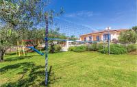 Vonkajšia záhrada v ubytovaní 4 Bedroom Nice Home In Buje