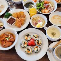 Jídlo v hotelu nebo okolí