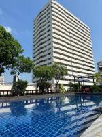 Bazén v ubytování Delightful Condo in Central location at Sukhumvit 49 nebo v jeho okolí