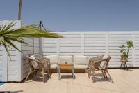 Ein Sitzbereich in der Unterkunft Little Prince Hostel-5 Min Walk To The Beach