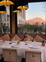 Nespecifikovaný výhled na hory nebo výhled na hory při pohledu z hotelu