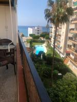 Bazén v ubytování Spacious 1 bedroom apartment, Nerja centre 3i nebo v jeho okolí