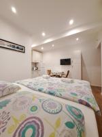 Łóżko lub łóżka w pokoju w obiekcie Meressa Nina&Leo Studio Apartments