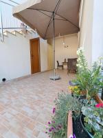 Patio lub wspólna przestrzeń na świeżym powietrzu w obiekcie Meressa Nina&Leo Studio Apartments
