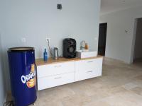 Kuchyňa alebo kuchynka v ubytovaní Gîte rénové avec piscine chauffée, sauna, fitness et jardin à Salles-de-Barbezieux - FR-1-653-218
