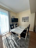TV a/nebo společenská místnost v ubytování Lazur Apartamenty