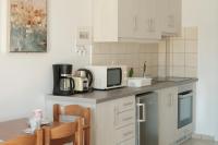 Kuchyň nebo kuchyňský kout v ubytování Kasianni Apartments by Hotelius