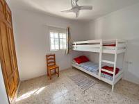Posteľ alebo postele v izbe v ubytovaní Villa Manoli: 4 bedroom villa in Zahora, ideal for 2 families