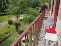 Balkón alebo terasa v ubytovaní T1 BIS de 27m2 à BARBOTAN -Minimum 21 nuits - au calme #VACANCES#CURE-lac et piscine à 1 km,