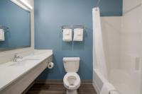 WoodSpring Suites Hermitage - Nashville Airportにあるバスルーム