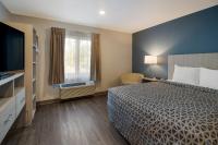 WoodSpring Suites Hermitage - Nashville Airportにあるベッド