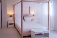 Posteľ alebo postele v izbe v ubytovaní Milos Bay Suites