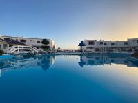 Bazén v ubytovaní Apartamento Privado La Pinta Beach - Hotel Club Atlantis alebo v jeho blízkosti