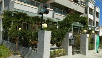 a traffic light in front of a building with plants at 3520 Homestay in Taitung City