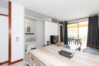 TV a/nebo společenská místnost v ubytování UHC Novelty Apartments