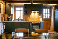 Kuchnia lub aneks kuchenny w obiekcie La Maison du Bonheur & Spa