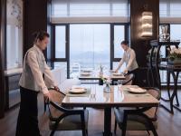 Επισκέπτες που μένουν στο Kingdom Hotel