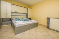 Posteľ alebo postele v izbe v ubytovaní Apartments Villa J i M by the sea