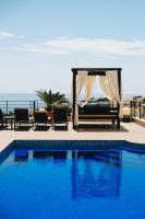 Bazén v ubytovaní Residence top location apt. 1 Marghareta with sea view alebo v jeho blízkosti