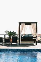 Bazén v ubytovaní Residence top location apt. 1 Marghareta with sea view alebo v jeho blízkosti