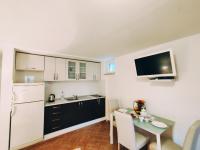 Kuchyňa alebo kuchynka v ubytovaní APARTMANI NADA MUSTAPIC