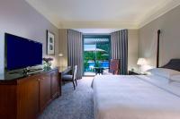 Sheraton Towers Singapore Hotelにあるベッド