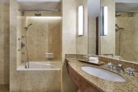 Sheraton Towers Singapore Hotelにあるバスルーム