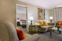 Sheraton Towers Singapore Hotelにあるシーティングエリア
