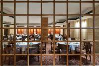 En restaurant eller et andet spisested på Sheraton Towers Singapore Hotel