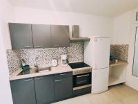 Kuchyňa alebo kuchynka v ubytovaní APARTMANI NADA MUSTAPIC