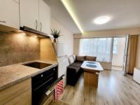 Kuchyň nebo kuchyňský kout v ubytování Bright City Apartment Varna