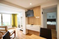 TV a/nebo společenská místnost v ubytování Tsarevets panoramic apartments Veliko Tarnovo
