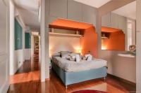 A bed or beds in a room at Villa Isidoro ampio parco ,piscina privata, arte e giochi , fitness