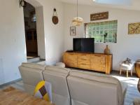 Televízia a/alebo spoločenská miestnosť v ubytovaní La Maison des 4 moineaux