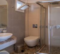 Kúpeľňa v ubytovaní Milos Bay Suites