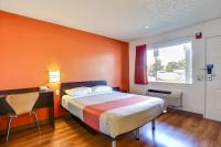 Motel 6-Oakland, CA - Embarcaderoにあるベッド
