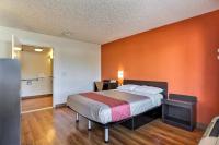 Motel 6-Oakland, CA - Embarcaderoにあるベッド