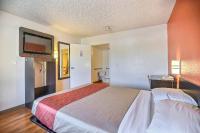 Motel 6-Oakland, CA - Embarcaderoにあるベッド
