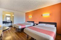 Motel 6-Oakland, CA - Embarcaderoにあるベッド