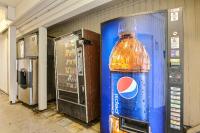 Motel 6-Oakland, CA - Embarcaderoに飾ってある許可証、賞状、看板またはその他の書類