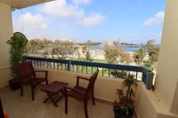 Balkón nebo terasa v ubytování Beach Luxury Mamoura Private Beach