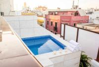 Bazén v ubytování Ático con piscina junto catedral de Sevilla nebo v jeho okolí