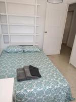 Postel nebo postele na pokoji v ubytování Excellent choice for up to 8, 150 sqm of comfort, 700 to beach, with pool, air-conditioning