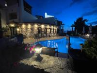 Samel Hotelの敷地内または近くにあるプール