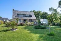 a house with a garden in front of it at Deconnexion et detente sur la Presqu ile de Rhuys in Le Tour-du-Parc